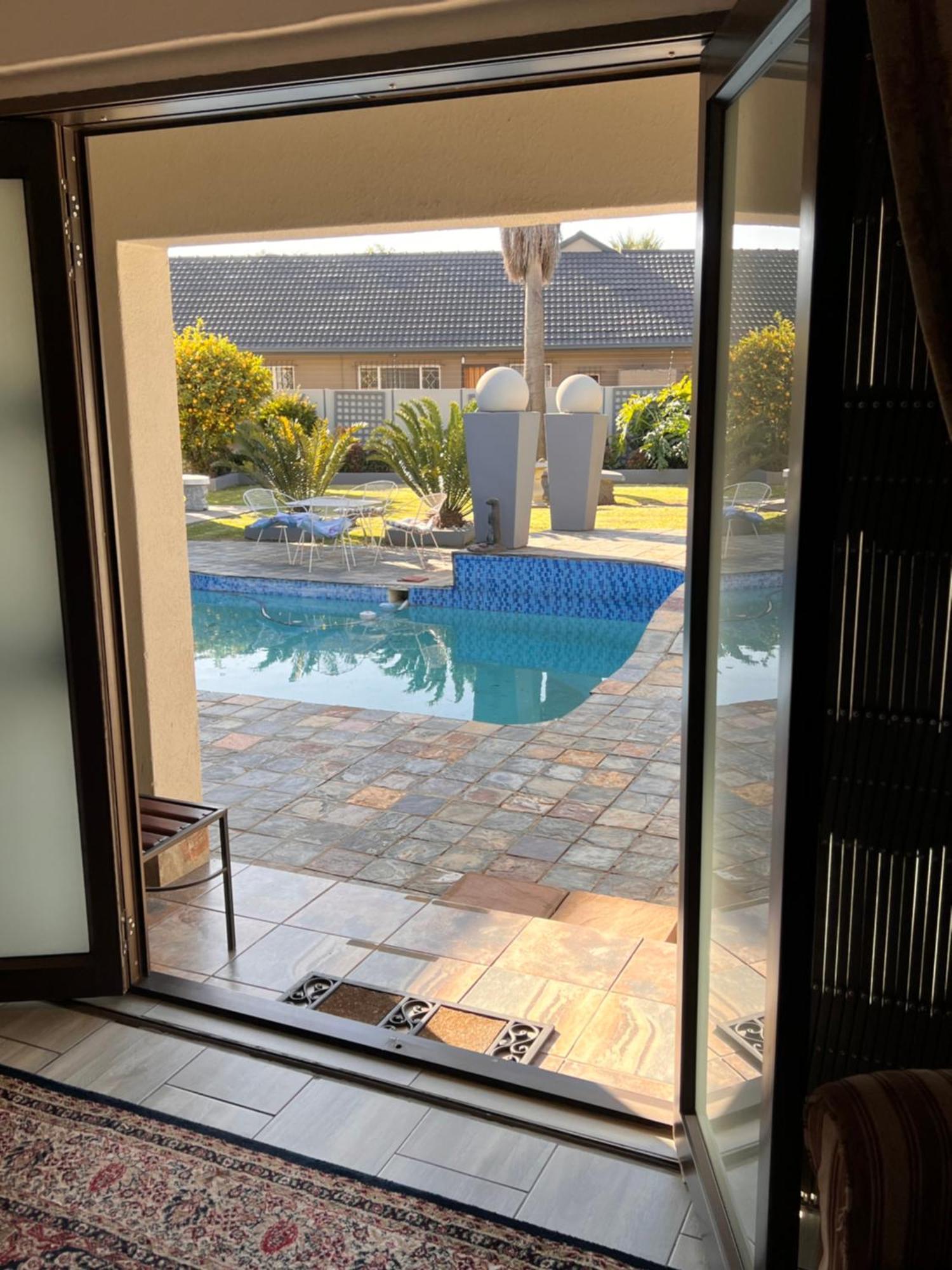 2 Op Terblanche Guesthouse Boksburg Exteriör bild